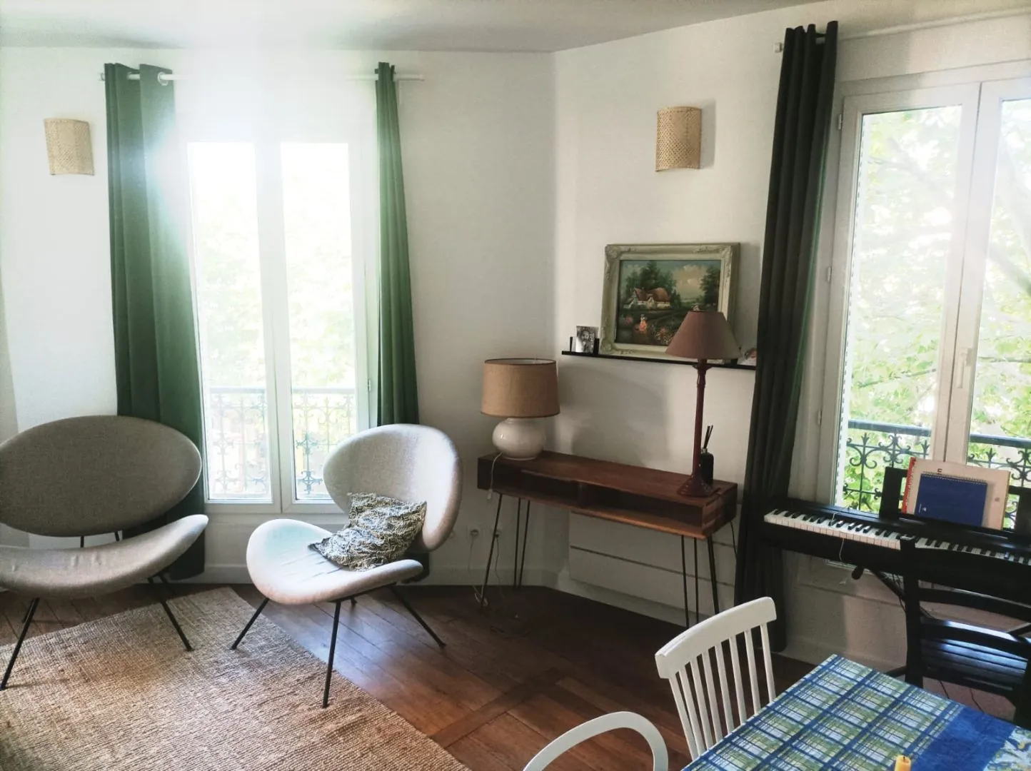 Paris : Charmant Studio Meublé - Votre Havre de Paix à 1425€